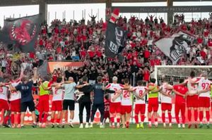 Imagini spectaculoase din Superligă: „Cine e pe primul loc, cine e pe primul loc?”