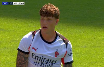 Românul lui Milan, meci de coșmar în amicalul cu Chelsea: autogol și „roșu” în primele 20 de minute