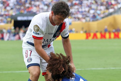 Joao Neves, suspendat două meciuri după ce l-a tras de păr pe Cucurella. FOTO: Imago Images