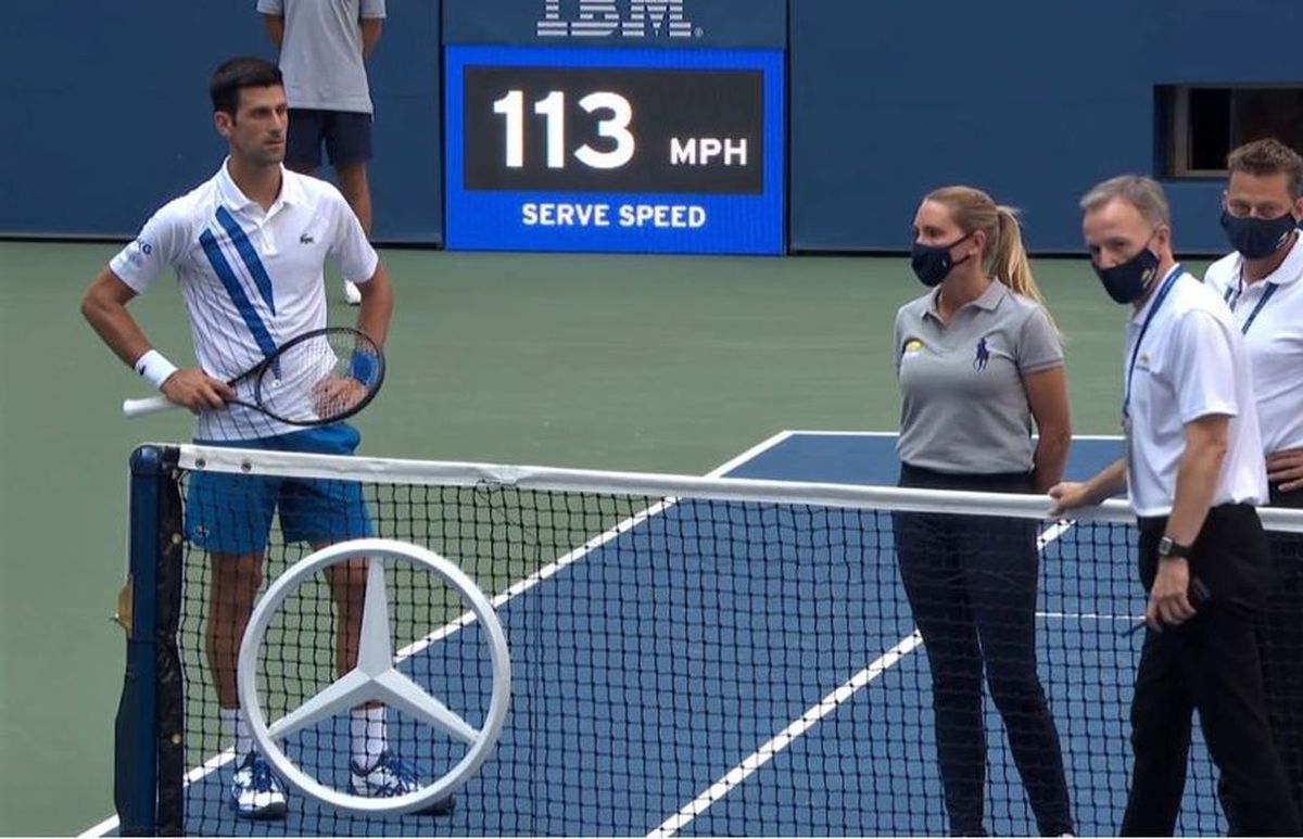 VIDEO Stupoare la Roma! Arbitrul de scaun l-a confundat pe Djokovic cu rivalul Federer + Sârbul a rupt o rachetă de nervi!