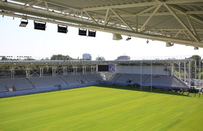 EXCLUSIV FOTO&VIDEO Gazon hibrid ca pe Allianz Arena și supercentru de recuperare: „E prima dată în Europa de Est!” + Imagini din culisele lucrărilor de la „Arcul de Triumf”