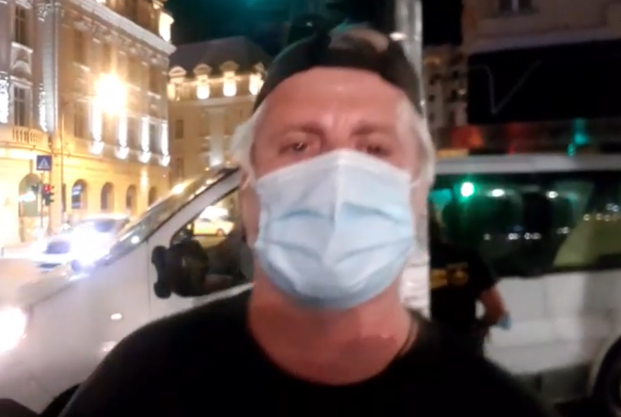 VIDEO ȘOCANT! Dumitru Dragomir a sărit la bătaie pe Calea Victoriei, după ce a fost provocat: „Ești o slugă, bă! O fosilă comunistă!”