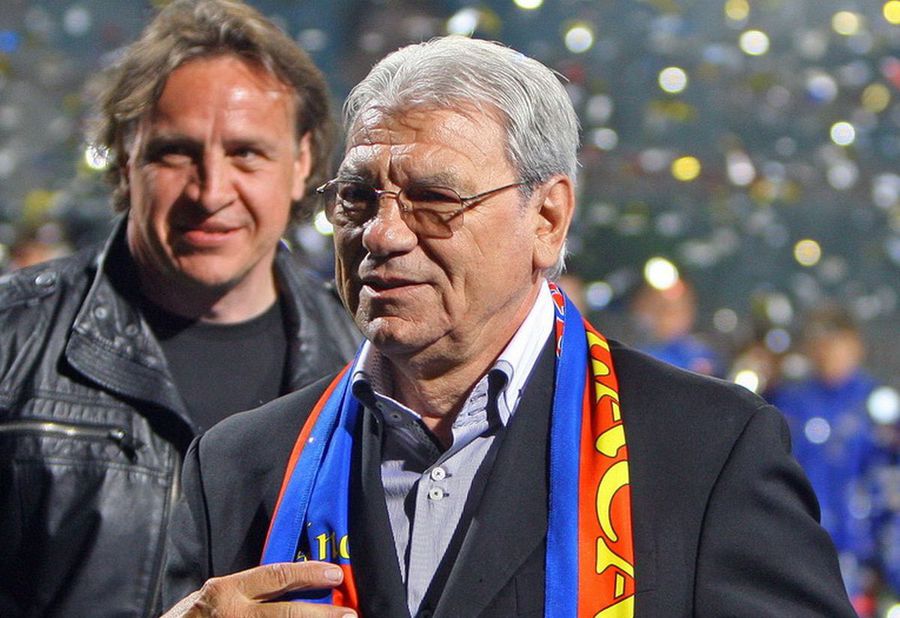 Emeric Ienei
Foto: romaniansoccer „Ienei a fost cel mai mare antrenor român care a existat vreodată!” » Reverența foștilor jucători: „Nimeni, niciodată, nu va mai reuși ce a făcut el”
