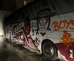 Au început șicanele! Autocarul Rapidului, vandalizat de ultrașii formaţiei FCU Craiova înaintea meciului direct