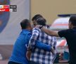 Scene de neînțeles la Hermannstadt - Petrolul! A sărit la arbitru după ce echipa sa a dat gol » Colegii s-au chinuit să-l țină în frâu