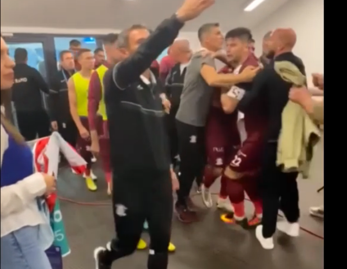 Mititelu Jr. îl face praf pe Săpunaru: „Se închipuie luptător de K-1, îl țineau 10 inși! Eu sunt interzis pe stadion, dar el poate juca?!”