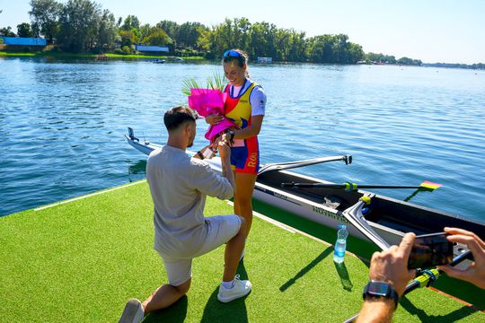 Magdalena Rusu (23 de ani), proaspăta campioană mondială la canotaj cu barca de 8 plus 1, a fost cerută în căsătorie imediat după cursa de aur.