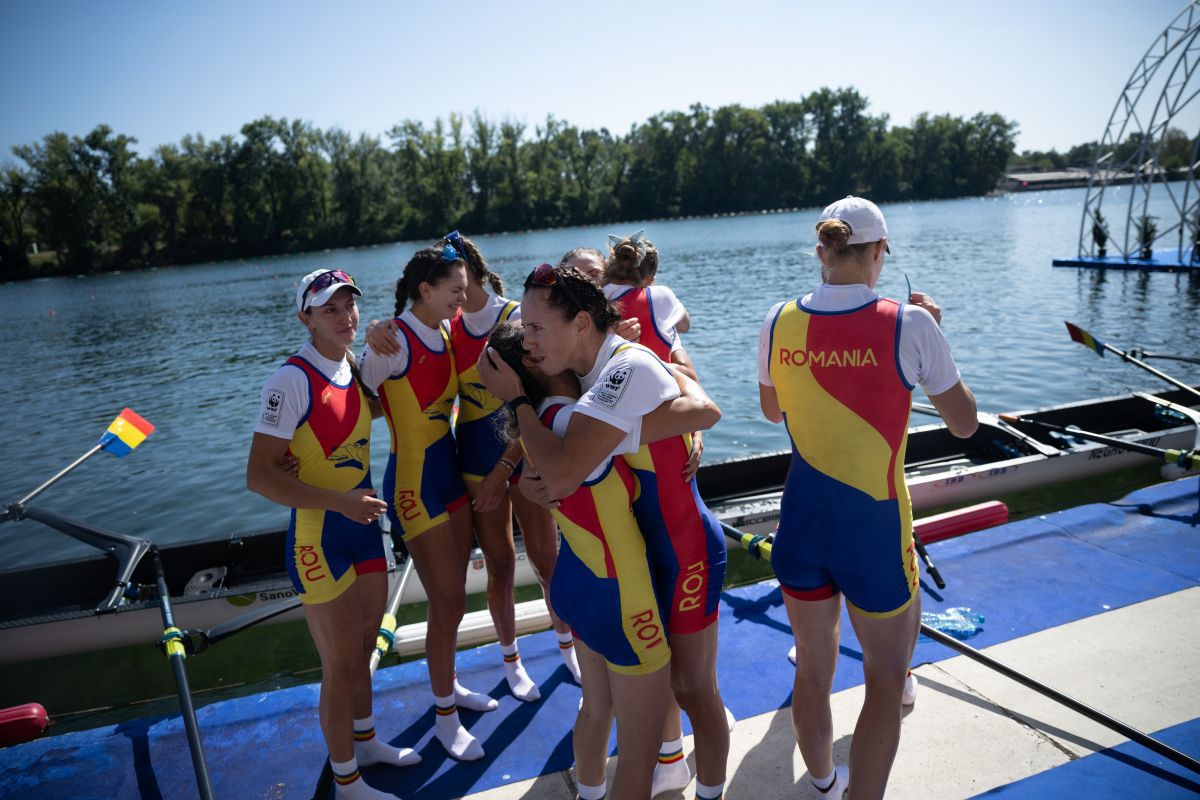 Cerută în căsătorie imediat cum a coborât din barcă, după titlul mondial la canotaj » „Complot” pus la cale de colegele din echipajul de 8 plus 1