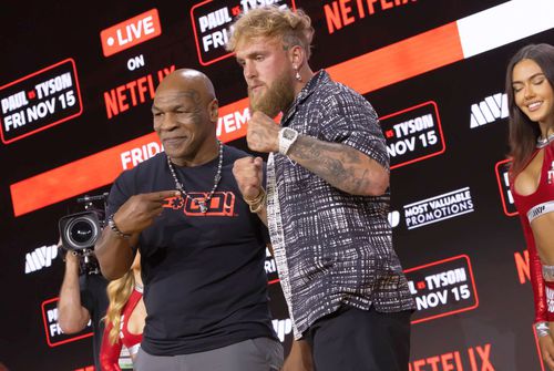 Mike Tyson și Jake Paul, la o conferință de presă ce anunță întâlnirea celor doi, inițial programată pe 20 iulie și amânată pentru 15 noiembrie 2024 Foto: Imago Images