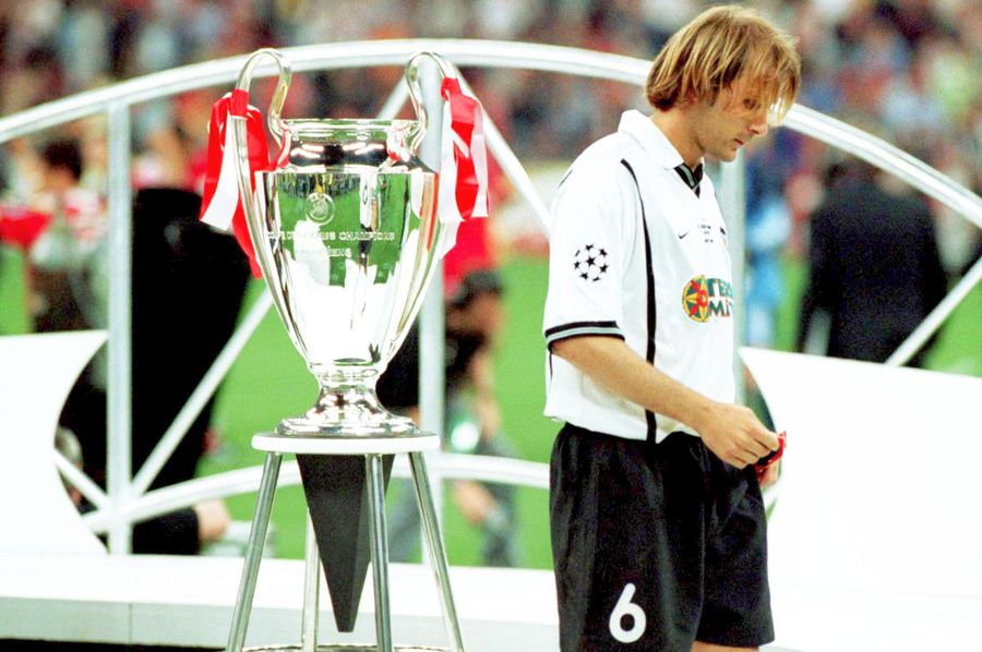 Dublu finalist în Liga Campionilor, Mendieta nu a reușit să ridice marele trofeu // foto: Imago Images A devenit al șaselea cel mai scump fotbalist din lume, apoi a început declinul » DJ part-time, emblematicul număr 6 revine în curând în iarbă