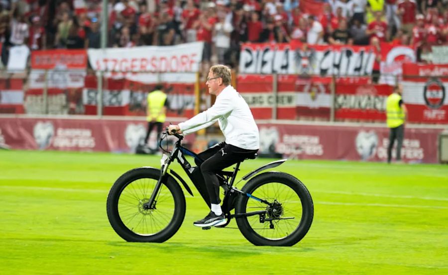 Scene curioase cu Ralf Rangnick » Cum a apărut selecționerul Austriei la jocul din Bosnia