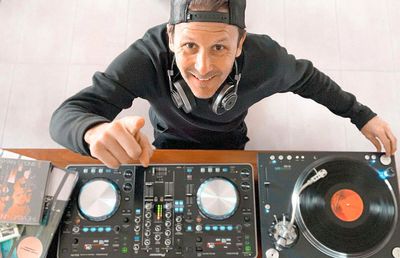 A devenit al șaselea cel mai scump fotbalist din lume, apoi a început declinul » DJ part-time, emblematicul număr 6 revine în curând în iarbă