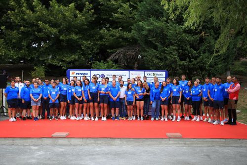 Lotul național de canotaj înainte de plecarea la Mondiale Foto: FR Canotaj