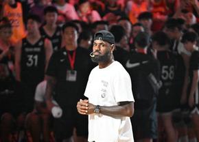 Superstarul LeBron James, în mijlocul unei controverse, după o vizită făcută în China și niște interviuri acordate jurnaliștilor asiatici