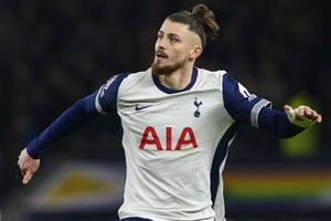 Verdict pentru Radu Drăgușin: „Să plece acum de la Tottenham”