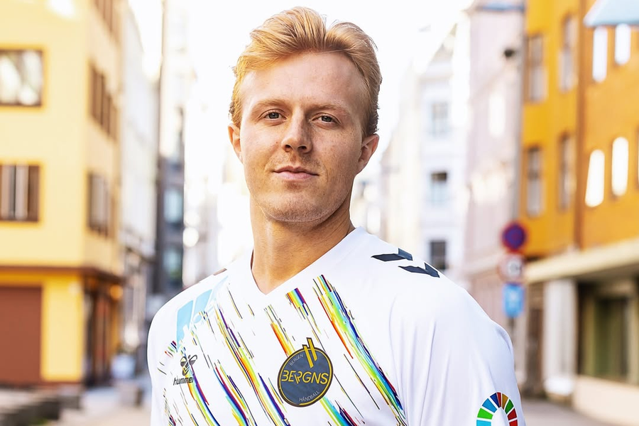 Scene revoltătoare! Jucătorul a sărit peste panouri și i-a smuls megafonul unui fan: „Să aud la fiecare atac cât de urât sunt, că sunt un monstru”