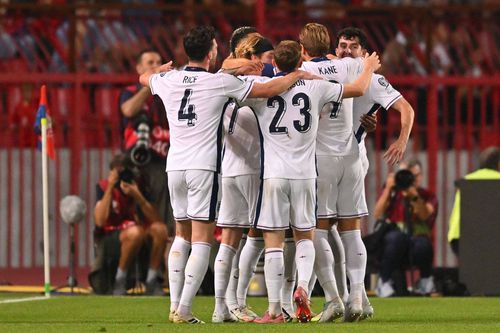 Englezii sărbătoresc  al cincilea succes la zero (5-0 cu Serbia) în grupa de calificare la CM 2026 / Foto: Imago