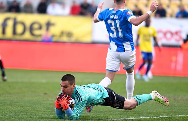 Între timp, în Superliga: Varga nu se mai oprește, tocmai a oficializat transferul #17!