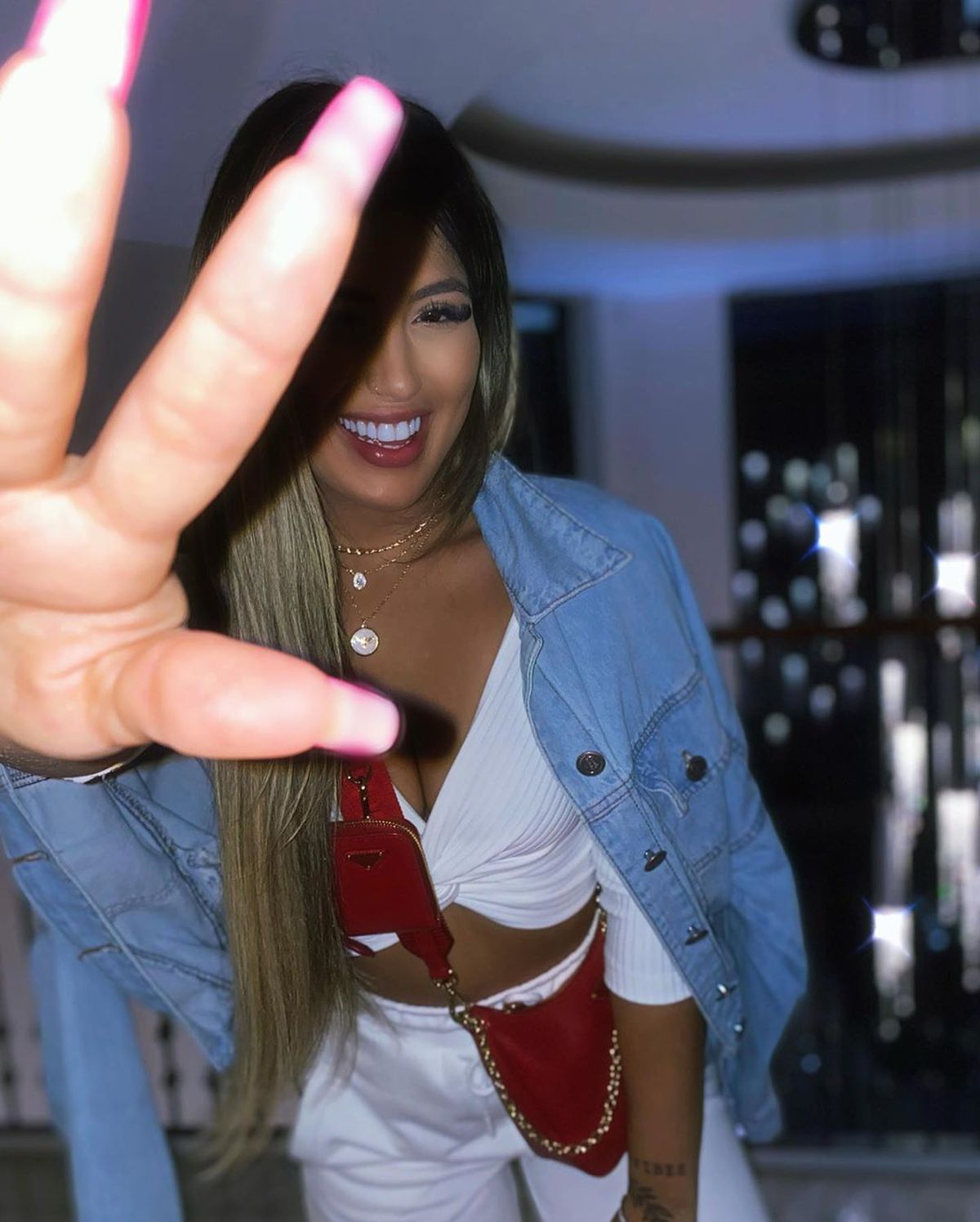 FOTO Familia nu a putut s-o oprească! A devenit model și a cucerit deja un fotbalist de top