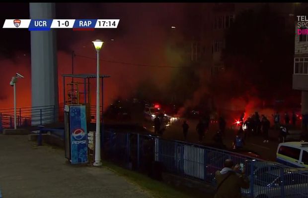 VIDEO Fanii și-au făcut de cap la meciul dintre FC U Craiova 1948 și Rapid! Intervenție în forță a jandarmilor