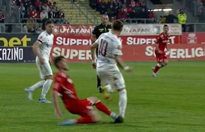 Intrare criminală la UTA - CFR » Arbitrul a luat decizia greșită, dar a fost salvat de VAR + Explicațiile specialistului