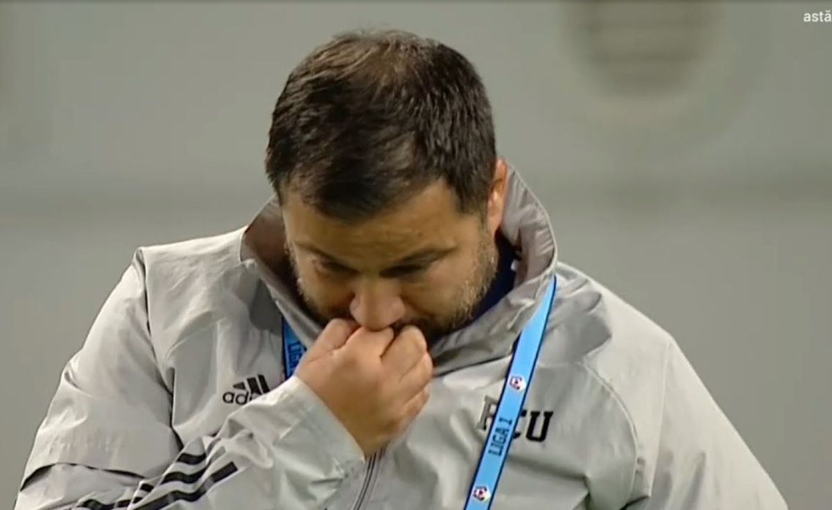 Imagini surprinzătoare pe „Oblemenco”, după înfrângerea lui FCU Craiova: Croitoru susținut, Mititelu înjurat!