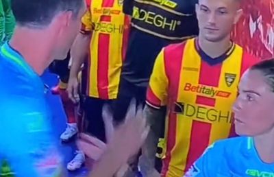 Gest controversat în Serie A » Ce a pățit arbitrul care a refuzat să o salute pe asistenta lui înaintea partidei: „E surprinzător că se vorbește de sexism”