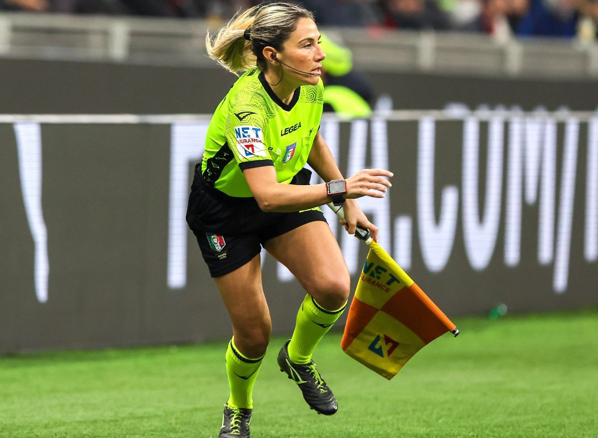 Gest controversat în Serie A » Ce a pățit arbitrul care a refuzat să o salute pe asistenta lui înaintea partidei: „E surprinzător că se vorbește de sexism”