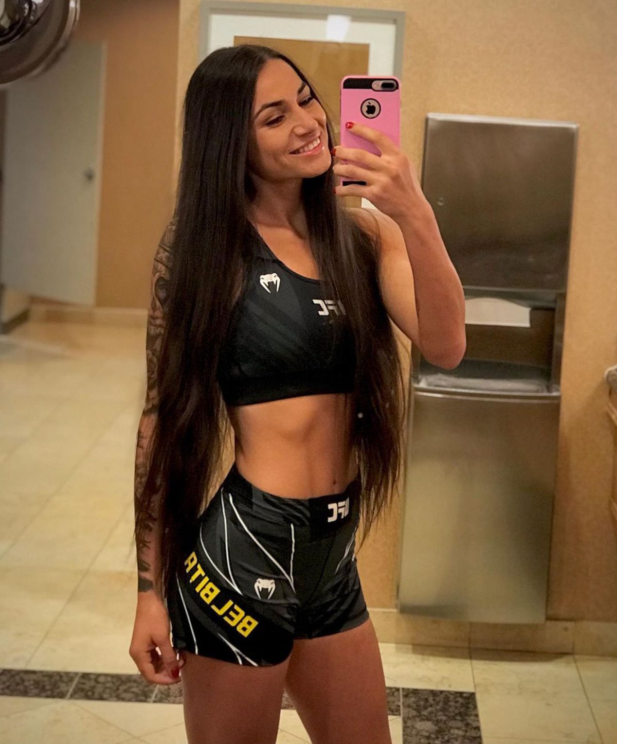 Diana Belbiță și-a intrat în noul rol la UFC 318 » Dustin Poirier s-a retras din MMA, după înfrângerea cu Max Holloway