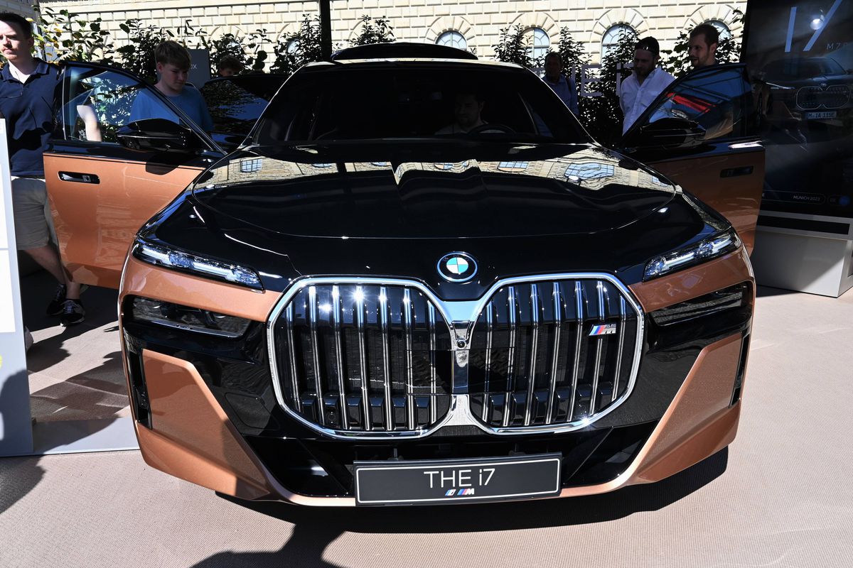 Jucătorii de la Real Madrid au primit BMW-uri cadou