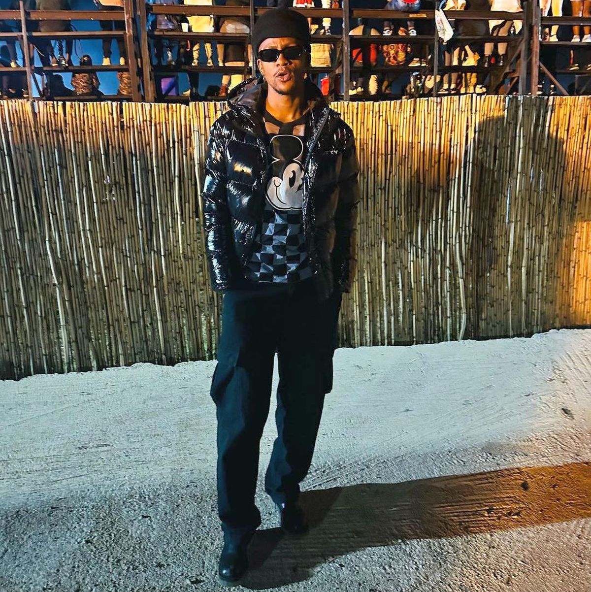 „Neo” de la FCSB a făcut senzație în Piața Universității » Cruci brodate pe haine, în stilul lui Gigi