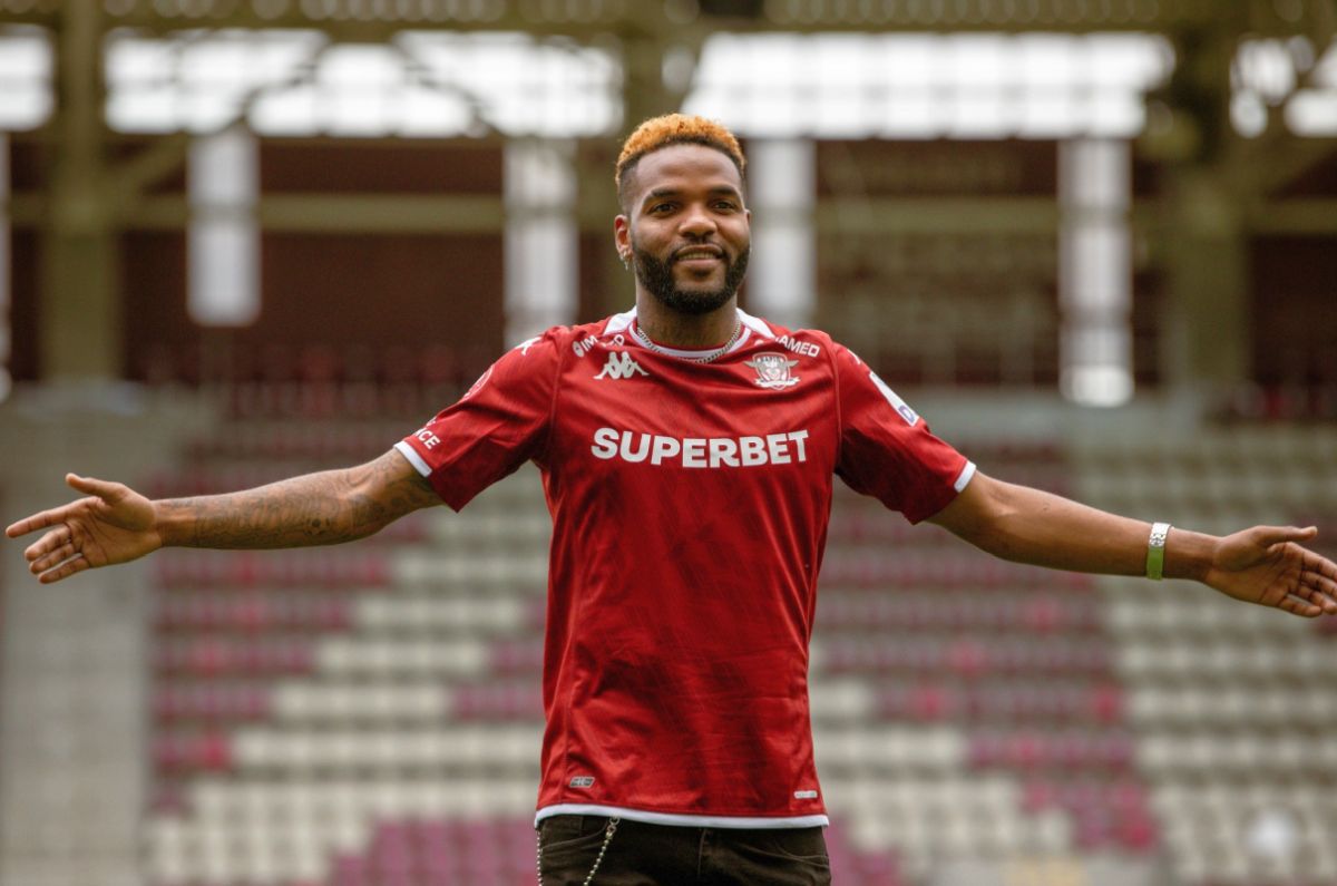 A venit decizia FIFA: Boupendza poate juca pentru Rapid! Verdictul în litigiul cu Zamalek