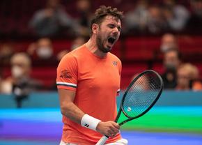 Momente incredibile la meciul lui Stan Wawrinka » Arbitrul a acordat punctul lui Wawrinka adversarului, iar elvețianul și-a rupt racheta de nervi