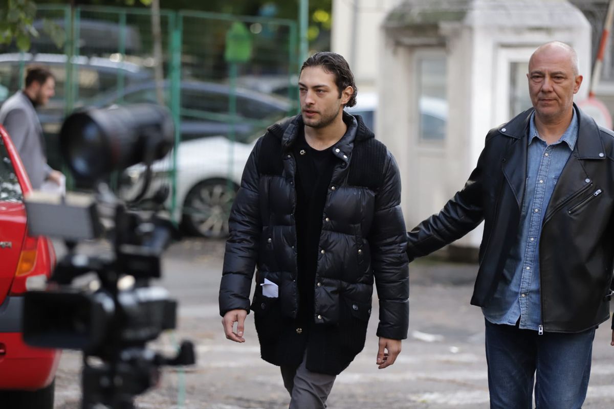 Toto Dumitrescu s-a prezentat la Judecătoria Sectorului 1: „Sunt victima consumului, opriți drogurile”