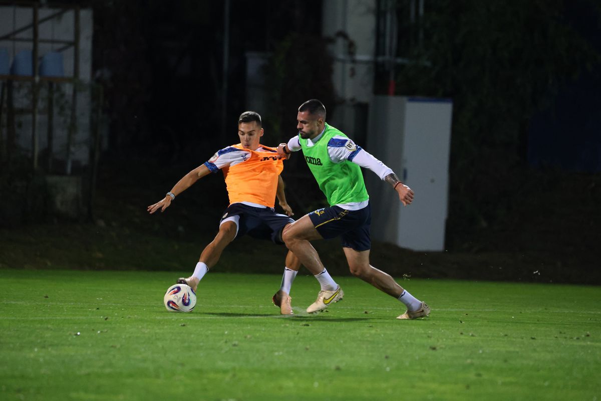 La nici 24 de ore de la România - Moldova, „tricolorii” au băgat materiale la antrenament! Imagini „la rupere”: două alunecări și un brânci