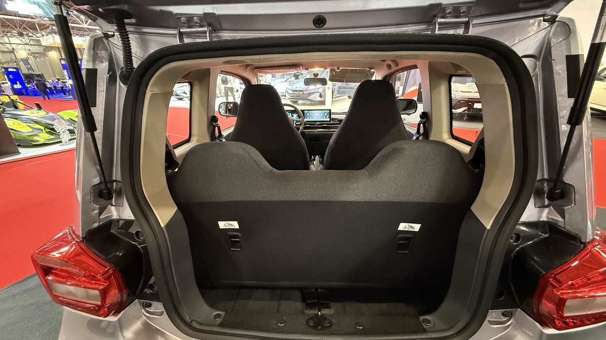 Atracție la Salonul Auto București 2025: CityZEN, micromașina cu suflet românesc care poate fi condusă de la 16 ani