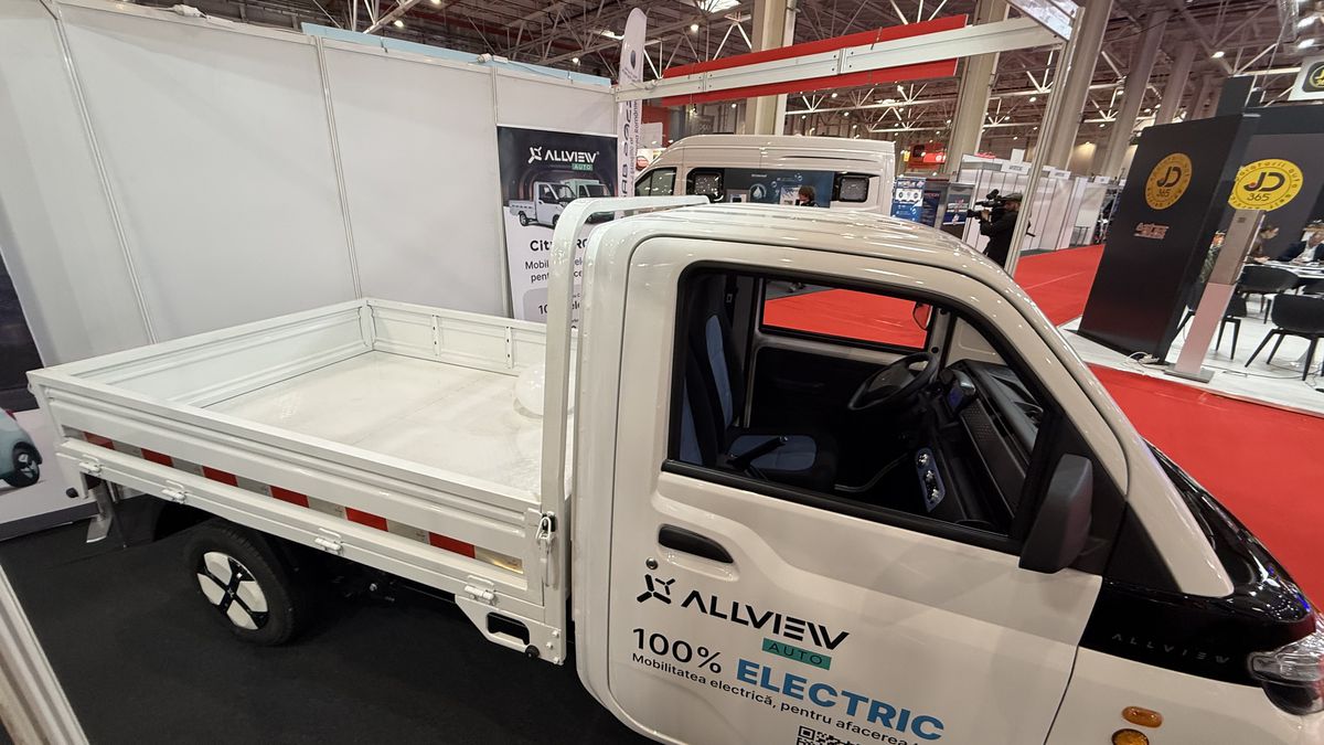 Atracție la Salonul Auto București 2025: CityZEN, micromașina cu suflet românesc care poate fi condusă de la 16 ani