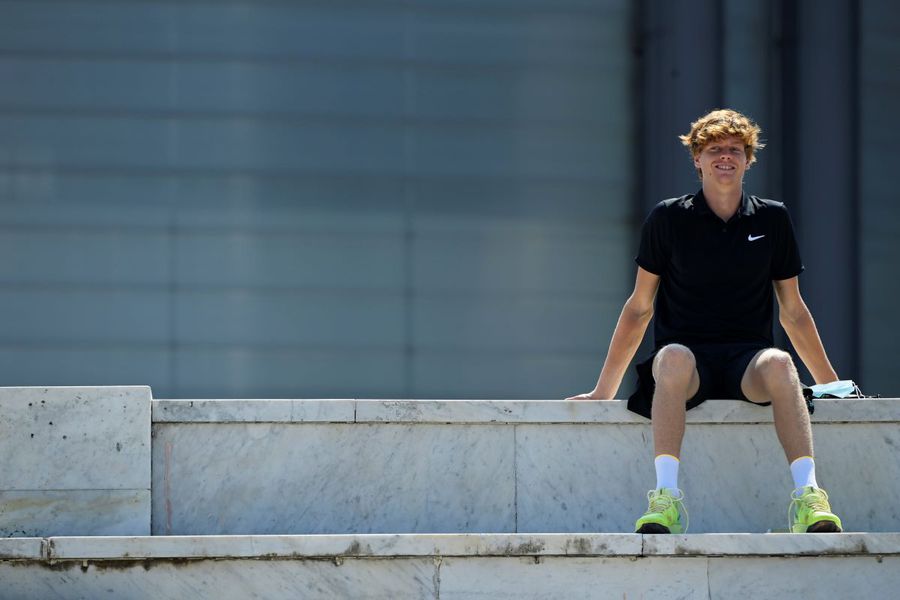 Jannik Sinner urmărind un meci dintre Jasmine Paolini și Simona Halep la Roma 2020 Foto: Guliver/GettyImages Jasmine Paolini și sfatul primit de la Jannik Sinner pe care nu-l va dezvălui: „Adversarele mele ar afla”