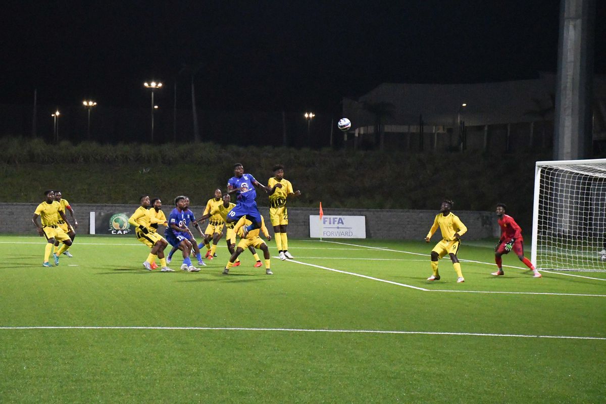 „Elefanții” au făcut scorul zilei în fotbalul internațional, într-un decor exotic: pod în spatele porții! Sunt la un meci de Campionatul Mondial