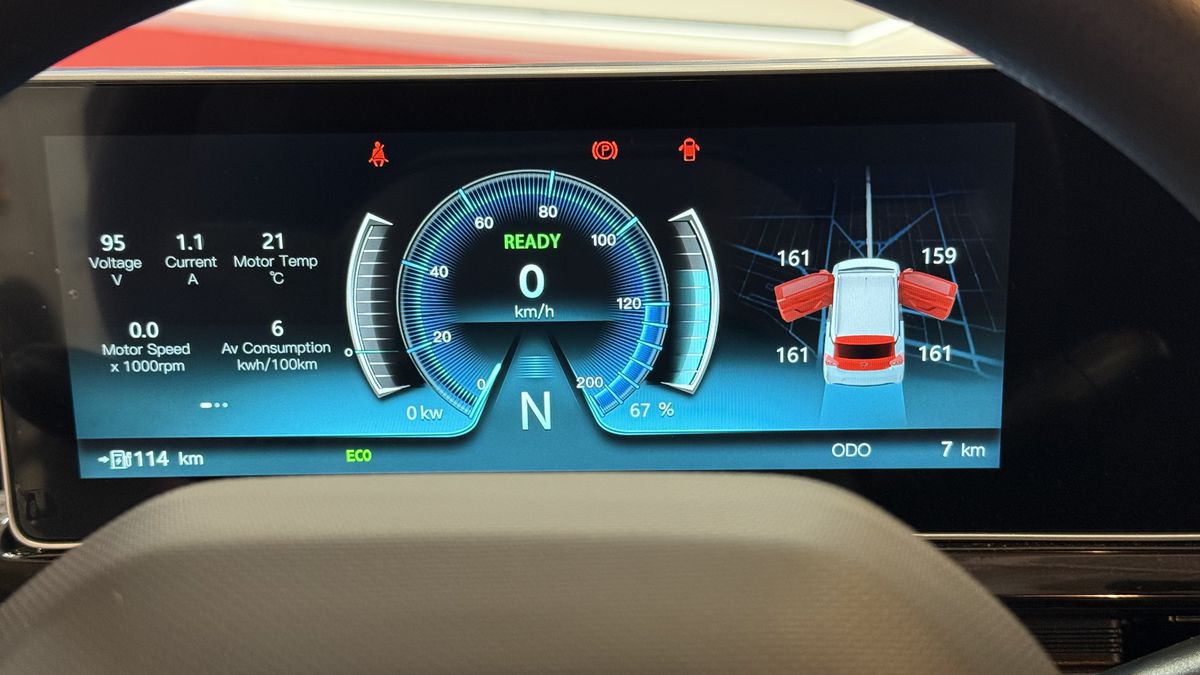 Atracție la Salonul Auto București 2025: CityZEN, micromașina cu suflet românesc care poate fi condusă de la 16 ani