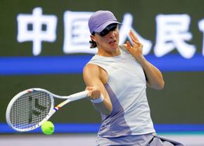 Surpriza sfârșitului de sezon în tenis! Iga Swiatek, învinsă 1-6, 2-6 la Wuhan Open
