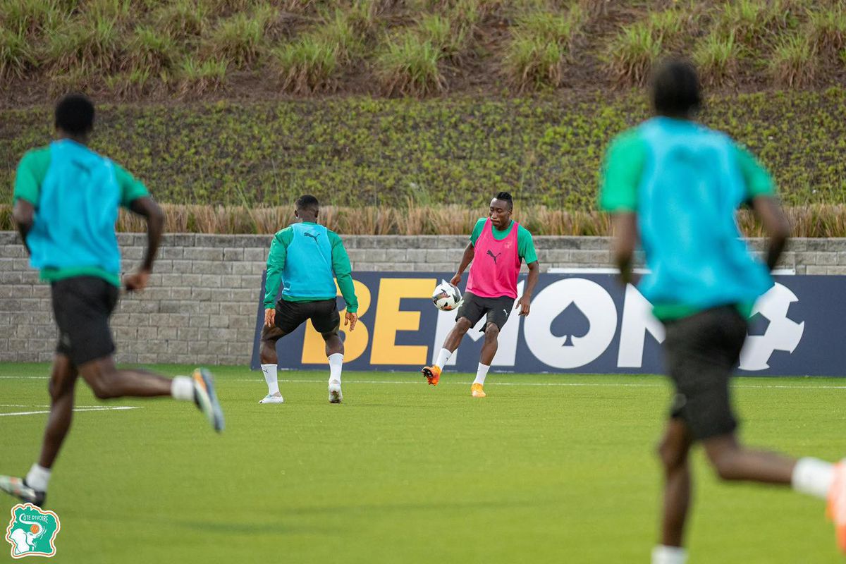 „Elefanții” au făcut scorul zilei în fotbalul internațional, într-un decor exotic: pod în spatele porții! Sunt la un meci de Campionatul Mondial