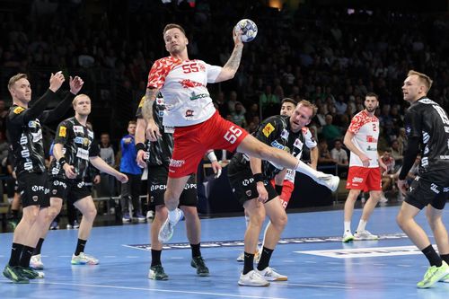 Andrii Akimenko în acțiune în partida Fuchse Berlin-Dinamo București Foto: Imago Images