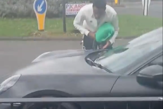 Incredibil! Fotbalistul din Premier League a rămas în stradă cu Porsche-ul de 230.000 de euro