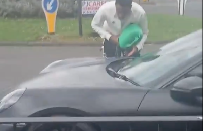 Incredibil! Fotbalistul din Premier League a rămas în stradă cu Porsche-ul de 230.000 de euro