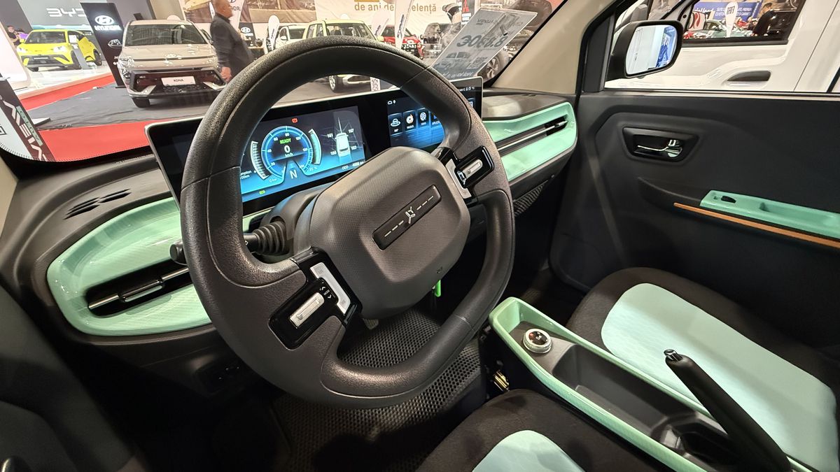 Atracție la Salonul Auto București 2025: CityZEN, micromașina cu suflet românesc care poate fi condusă de la 16 ani