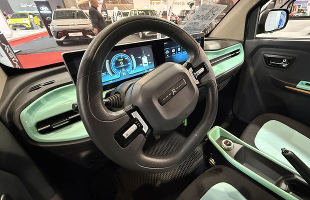 Atracție la Salonul Auto București 2025: CityZEN, micromașina cu suflet românesc care poate fi condusă de la 16 ani