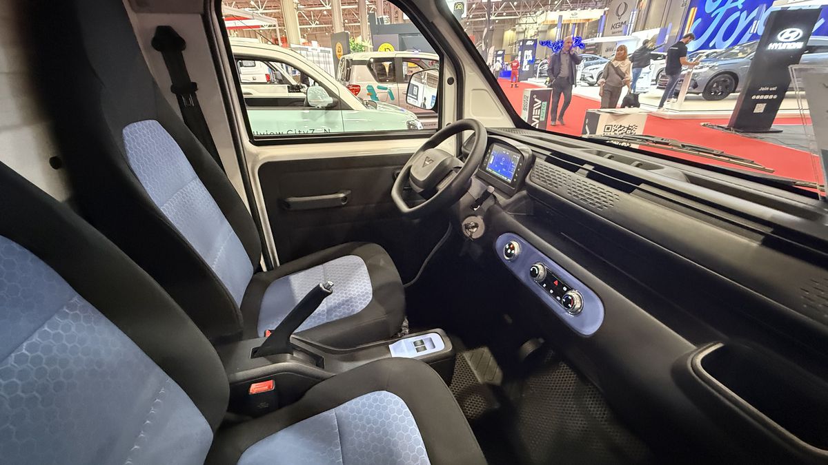 Atracție la Salonul Auto București 2025: CityZEN, micromașina cu suflet românesc care poate fi condusă de la 16 ani