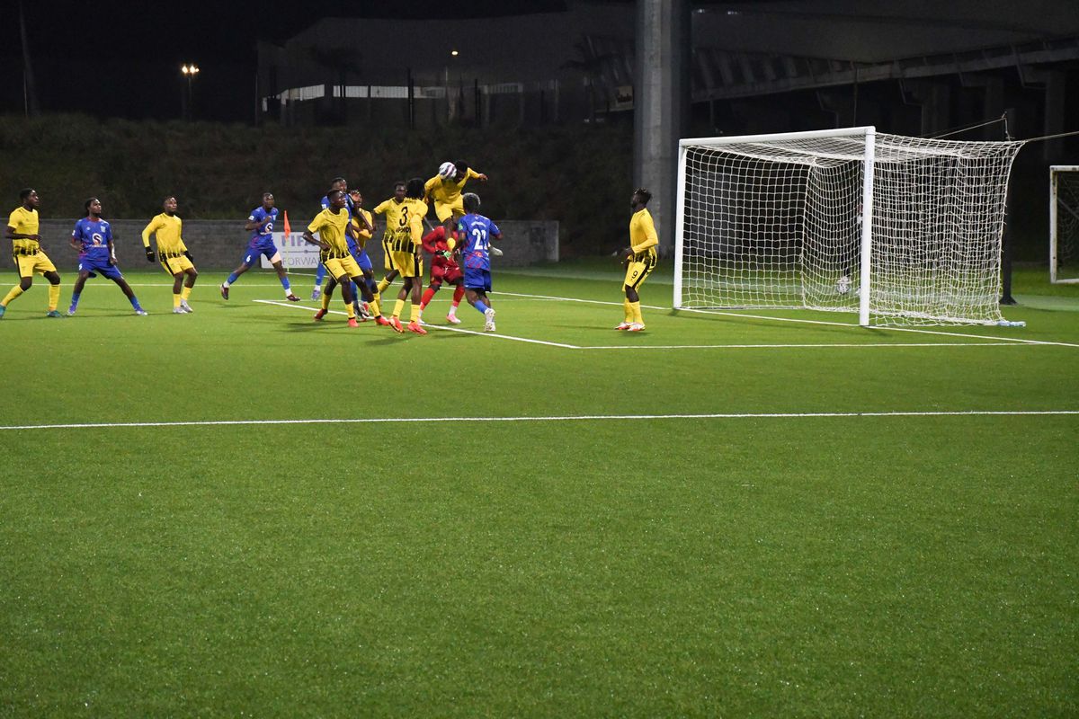 „Elefanții” au făcut scorul zilei în fotbalul internațional, într-un decor exotic: pod în spatele porții! Sunt la un meci de Campionatul Mondial