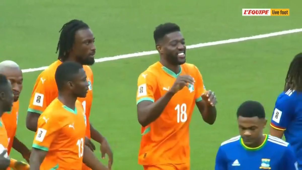 „Elefanții” au făcut scorul zilei în fotbalul internațional, într-un decor exotic: pod în spatele porții! Sunt la un meci de Campionatul Mondial